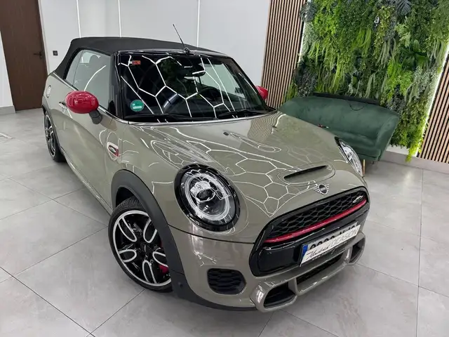 MINI John Cooper Works Cabrio Aut.