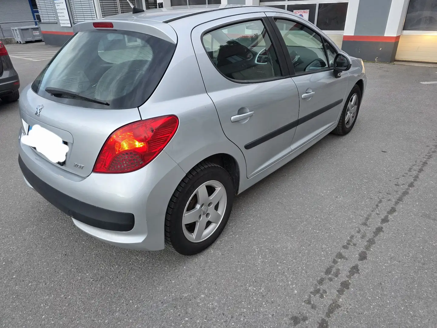 Peugeot 207 Trendy 1,4 Silber - 2