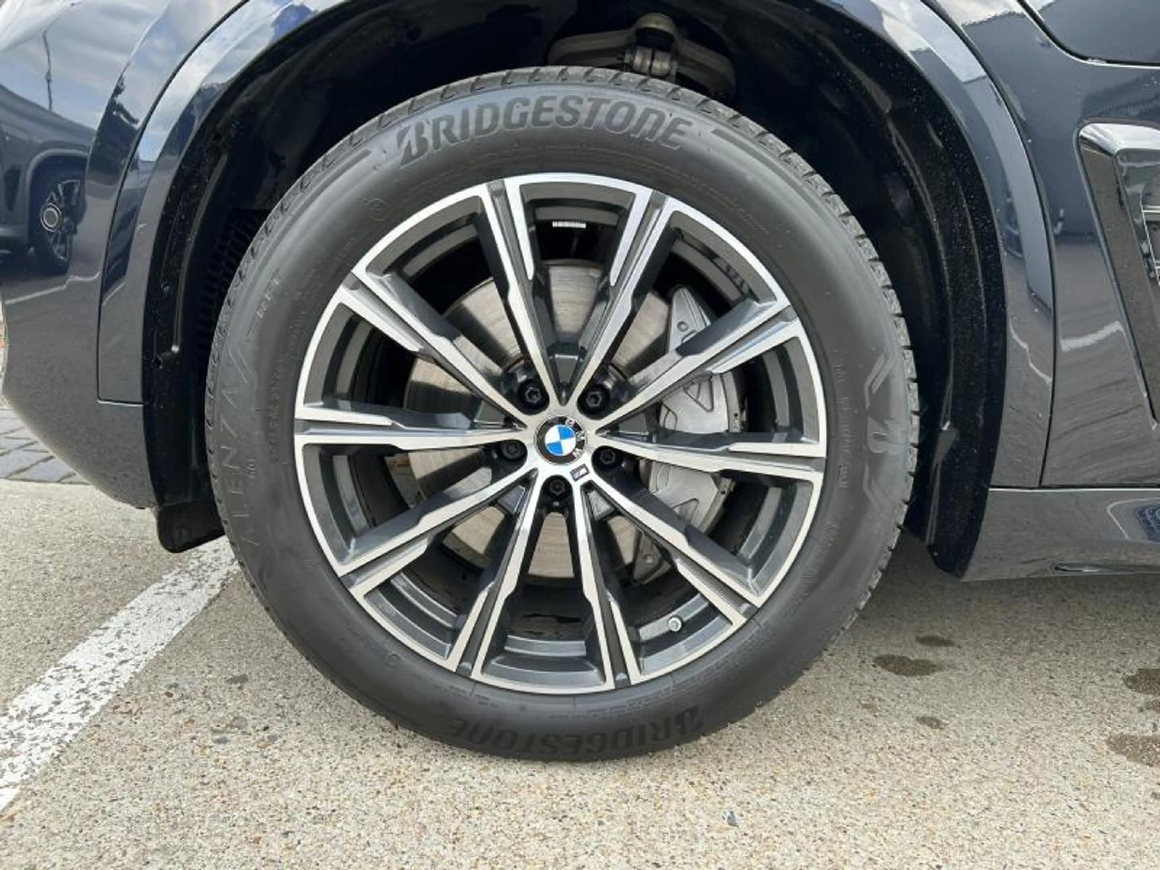 BMW X5 xD50e — photo 8