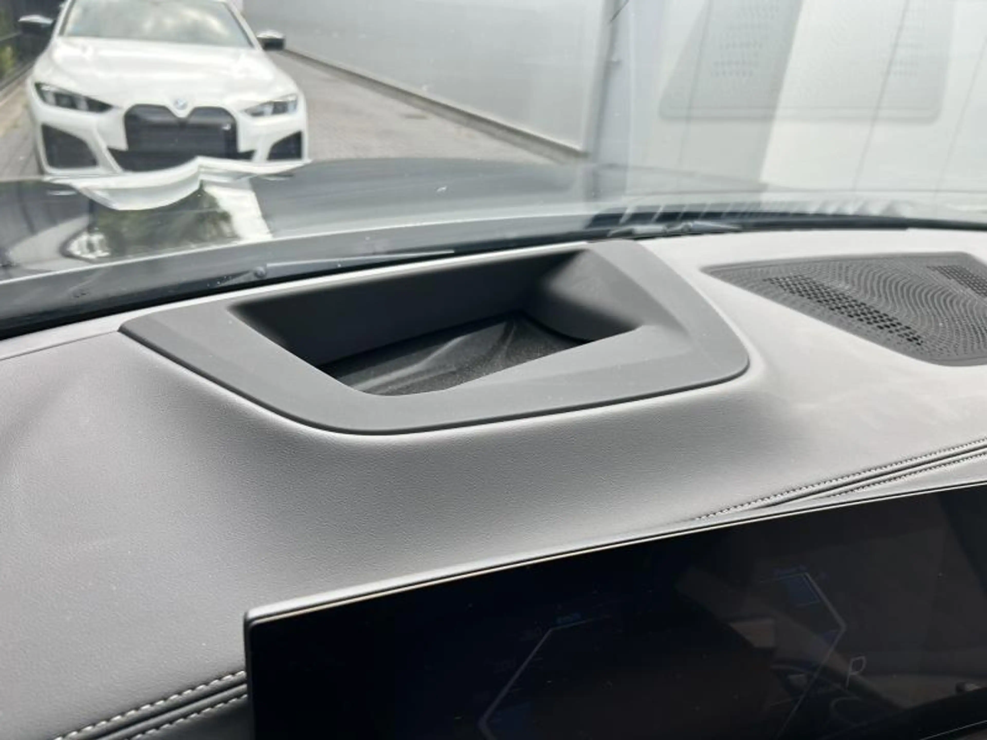 BMW X5 xD50e — photo 11