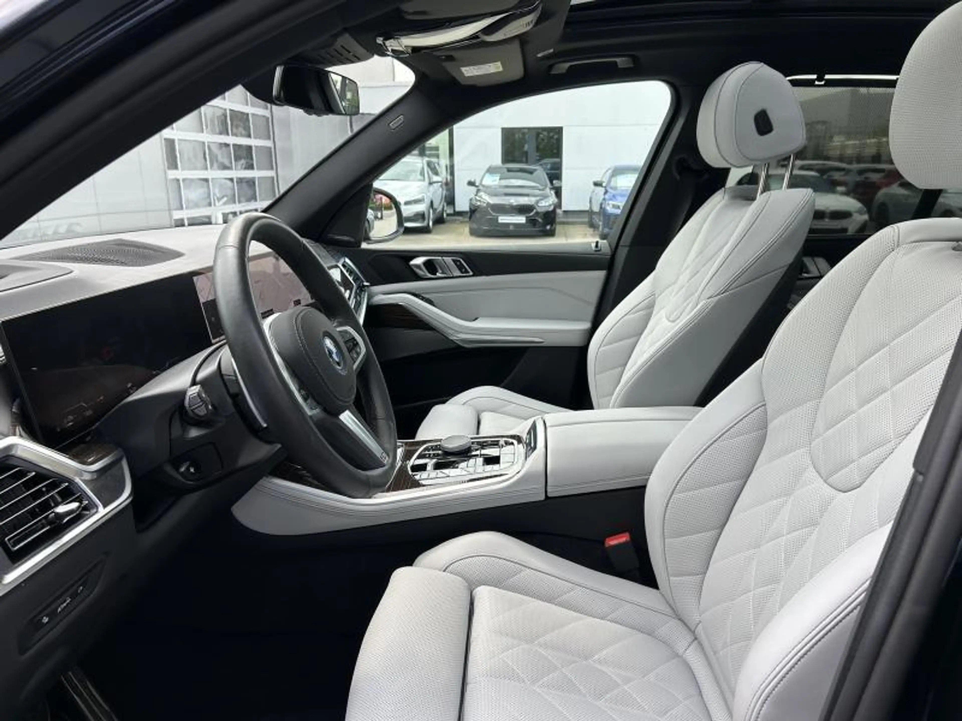 BMW X5 xD50e — photo 6
