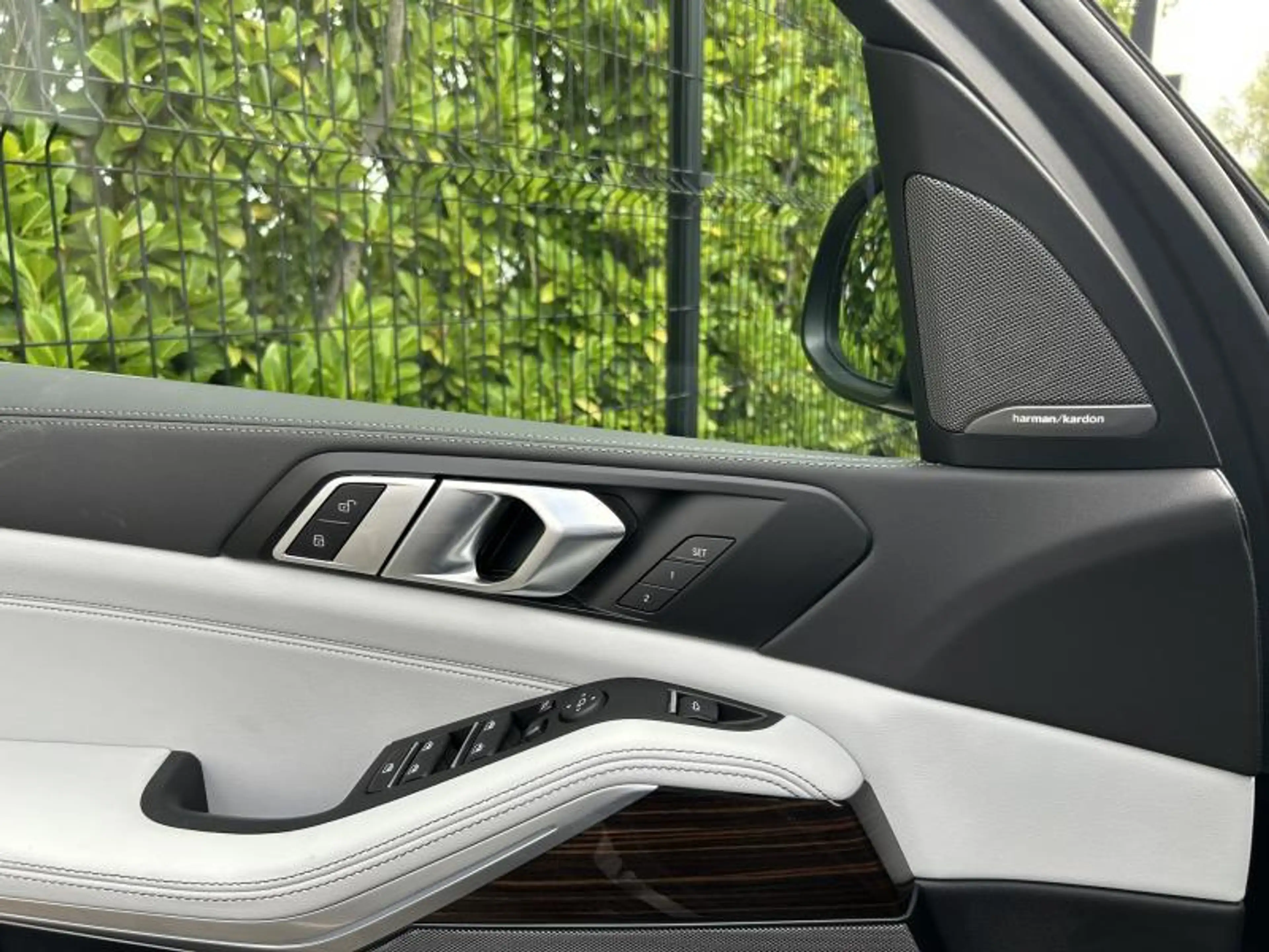 BMW X5 xD50e — photo 13