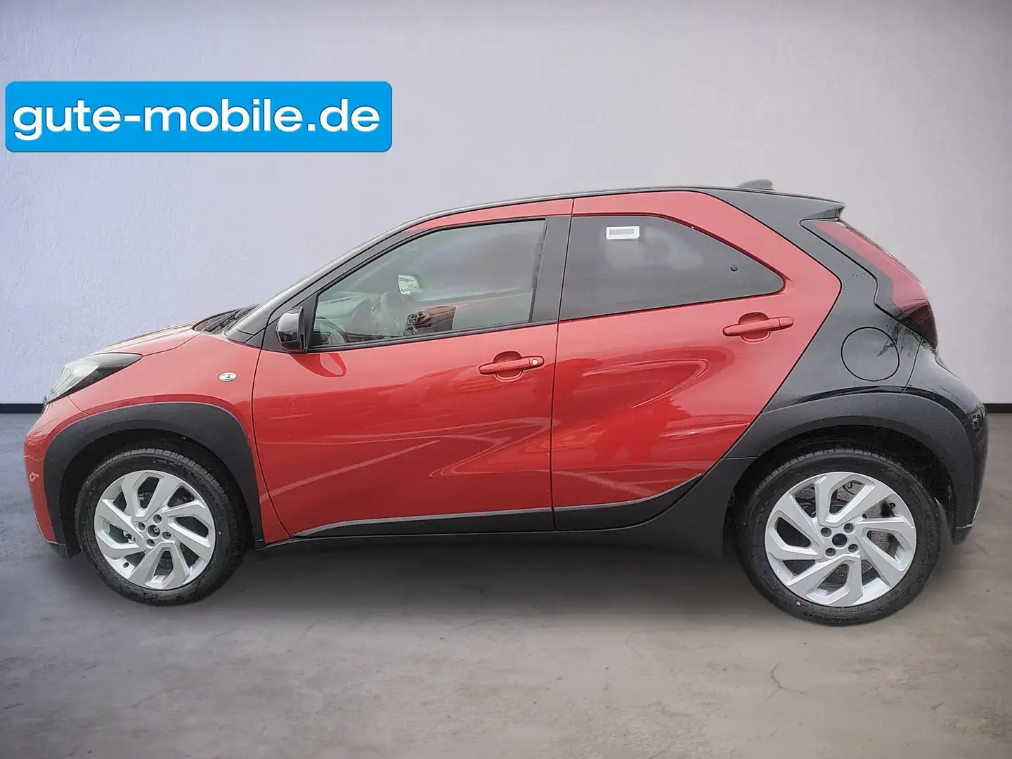 Toyota Aygo 5-Türer Pulse 1,0-l-VVT-i 5-Gang-Schaltgetriebe Rot - 2
