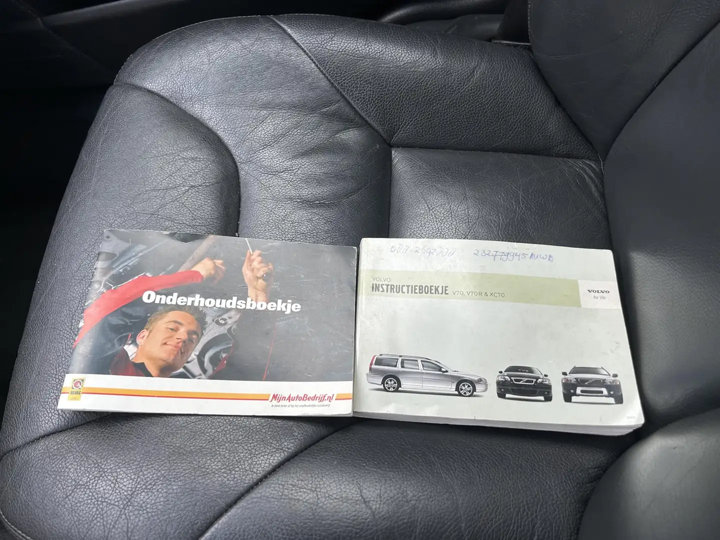 Volvo V70 2.4 Summum Top conditie/D riem vervangen  zeer goe Zwart - 2
