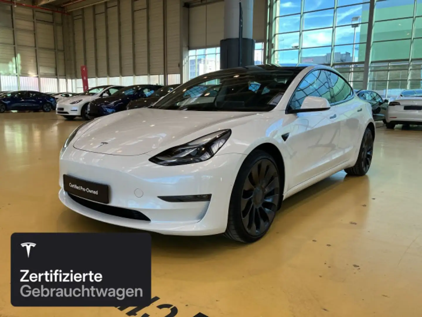 Tesla Model 3 Performance Weiß - 1