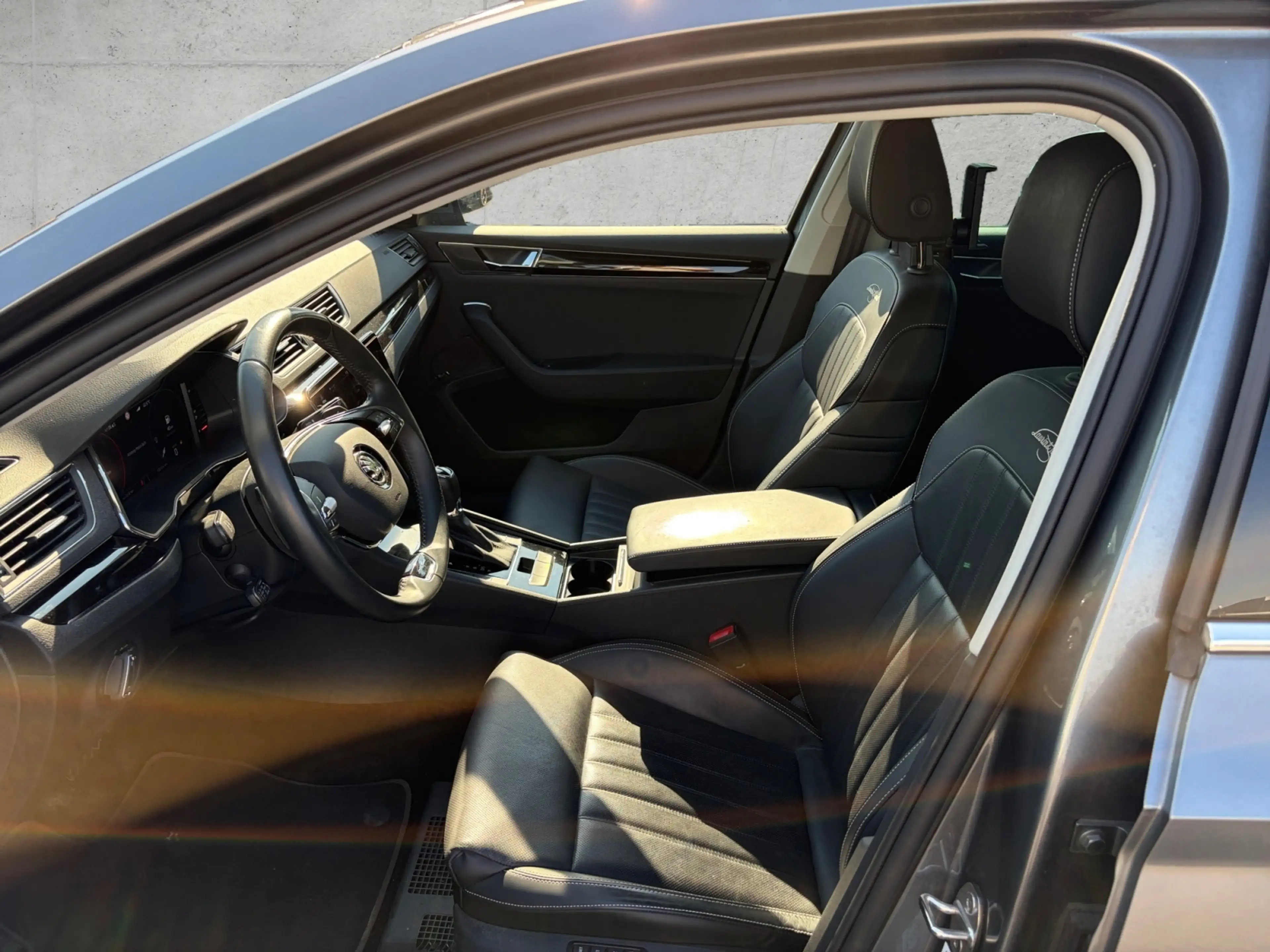 Skoda Superb Combi 2.0 TDI DSG L&K +AHK +360° +CANTON +STHZ +M — photo 11