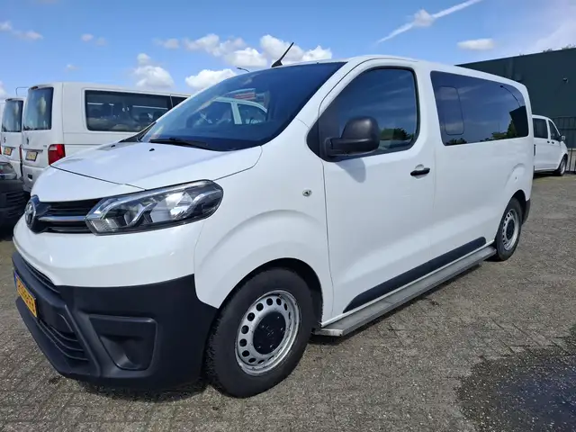 Toyota Proace Shuttle 1.5 D-4D 7995.- INCL BTW MOTOR KAPOT!! 9-P