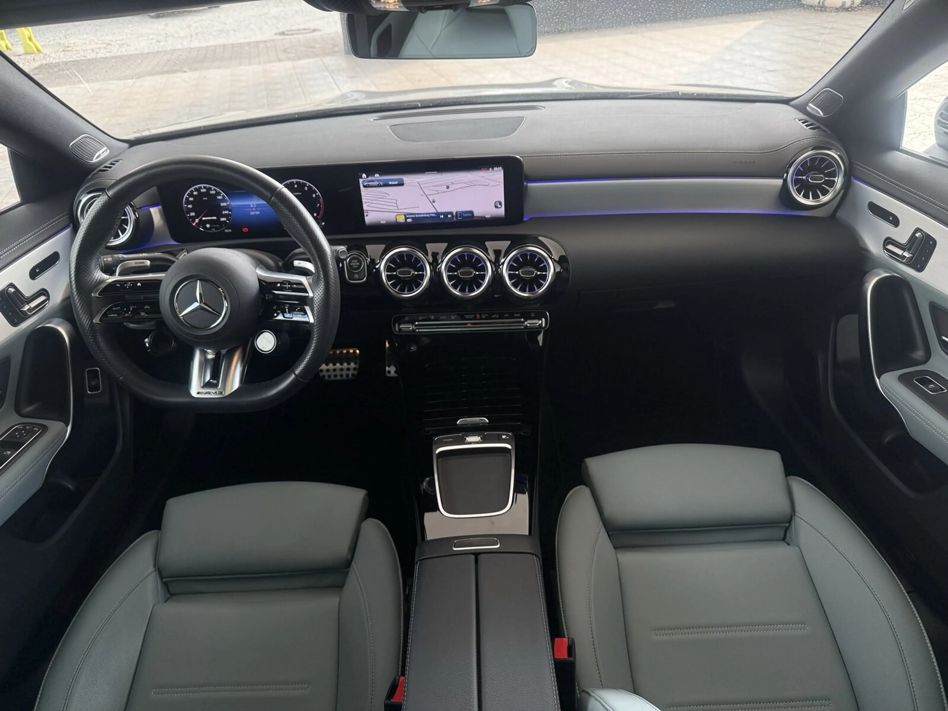 Mercedes-Benz CLA 35 AMG CLA 35 4M SB Premium Pano Burmester Distro Night — photo 13