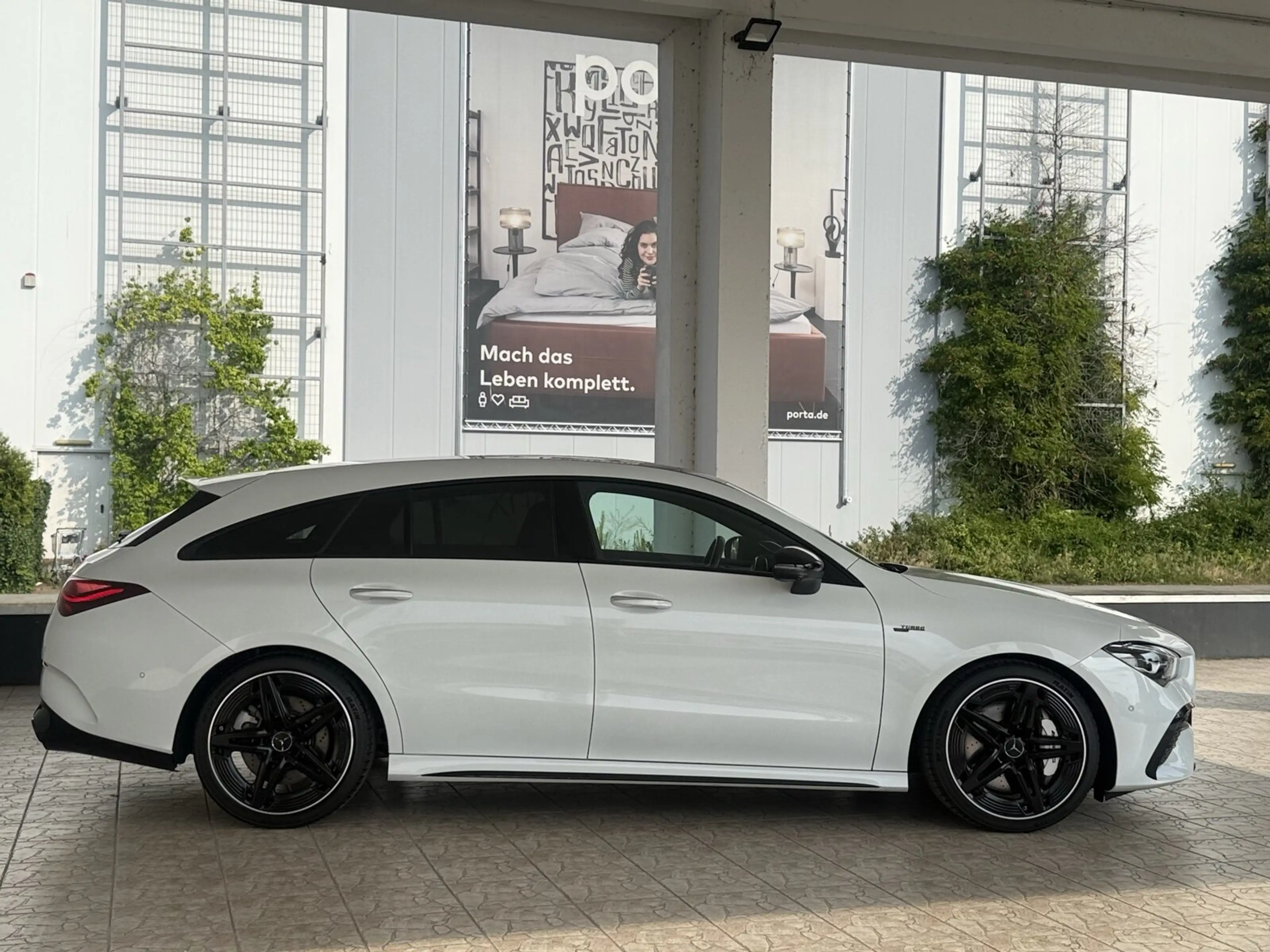 Mercedes-Benz CLA 35 AMG CLA 35 4M SB Premium Pano Burmester Distro Night — photo 4