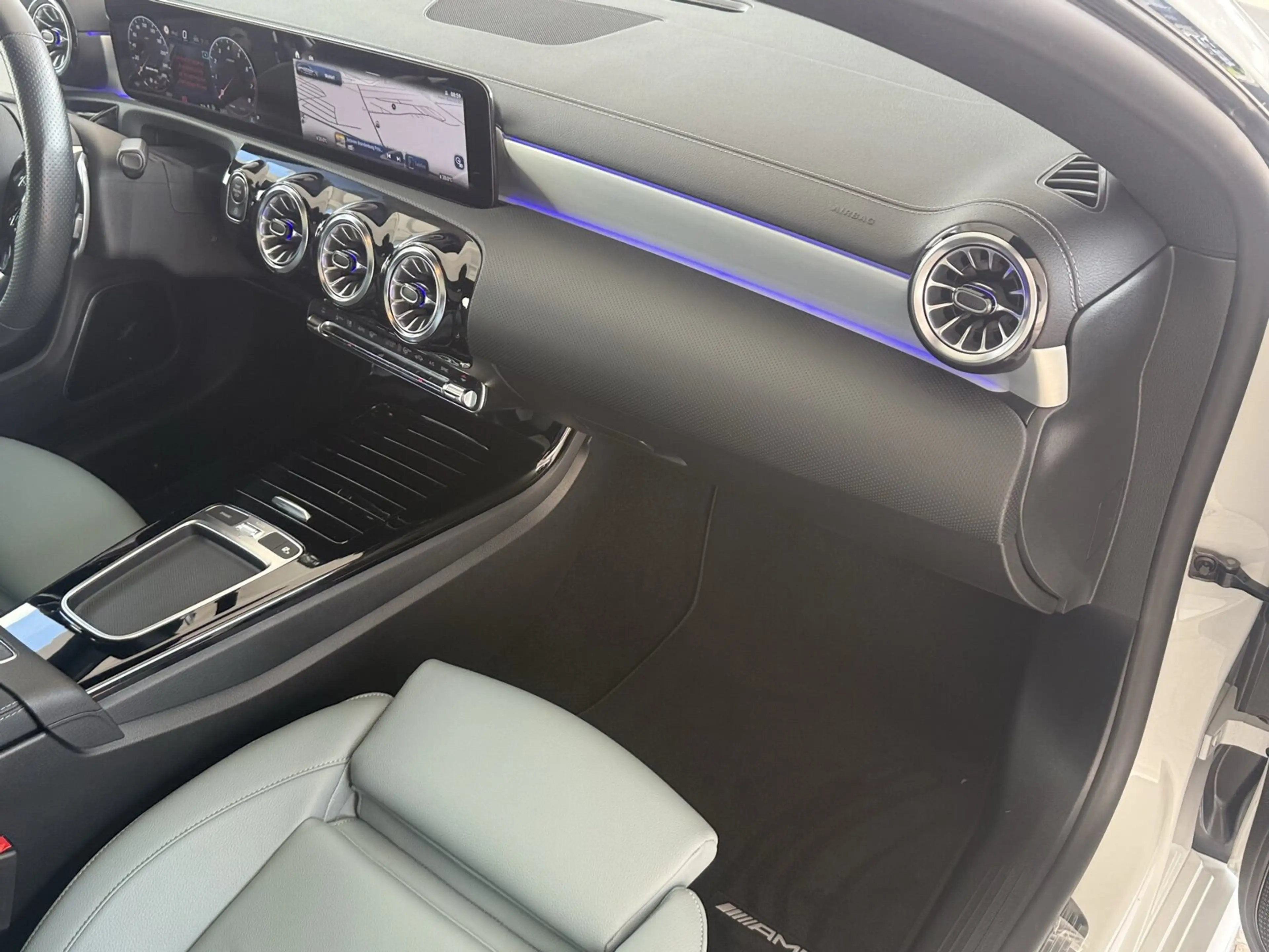 Mercedes-Benz CLA 35 AMG CLA 35 4M SB Premium Pano Burmester Distro Night — photo 11