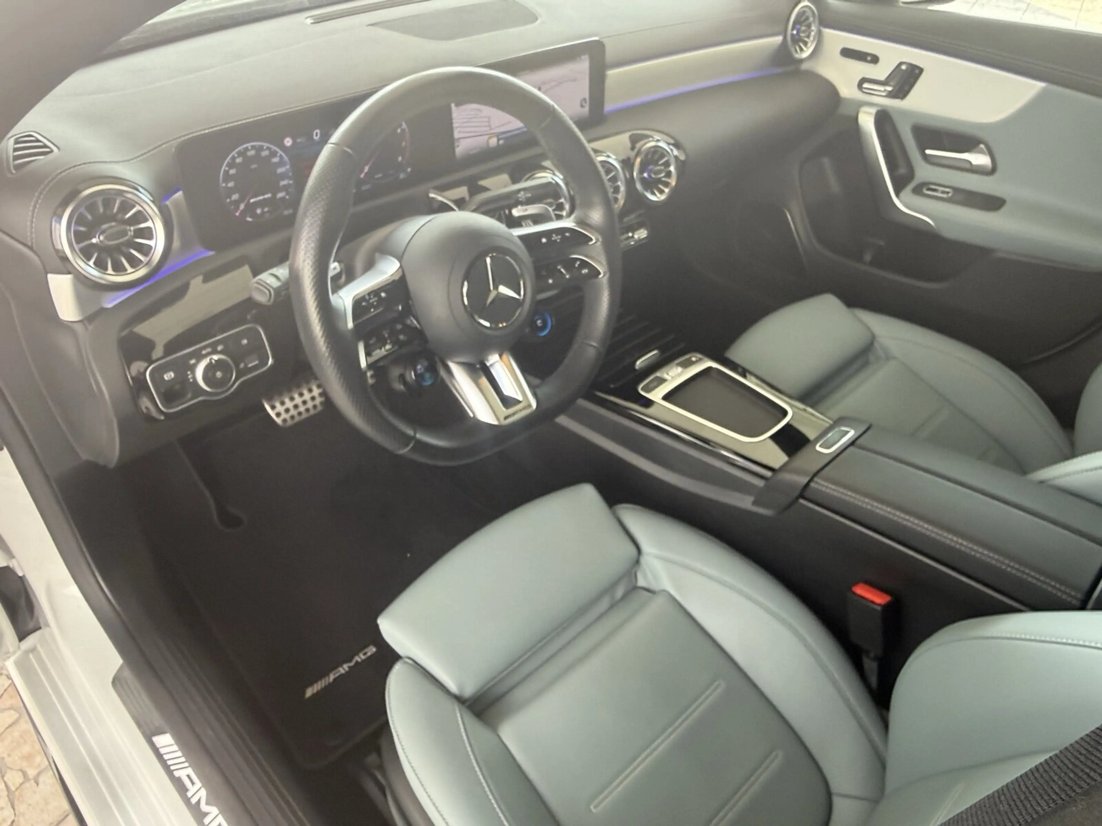 Mercedes-Benz CLA 35 AMG CLA 35 4M SB Premium Pano Burmester Distro Night — photo 9
