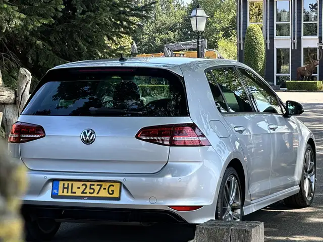 Volkswagen Golf view 9