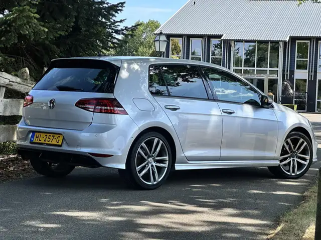 Volkswagen Golf view 4