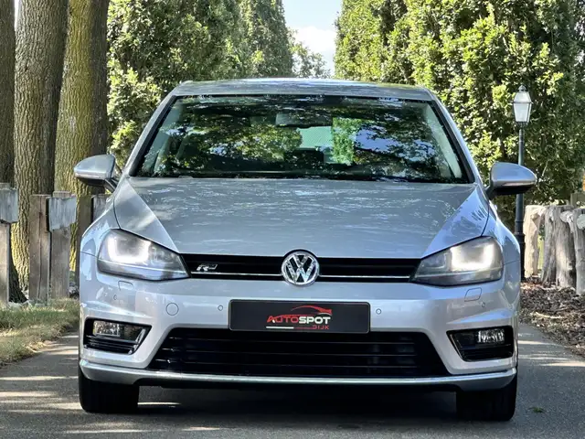 Volkswagen Golf view 6