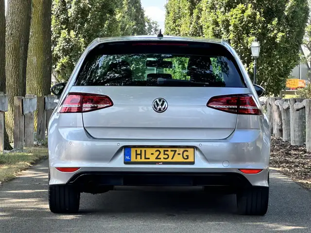 Volkswagen Golf view 11