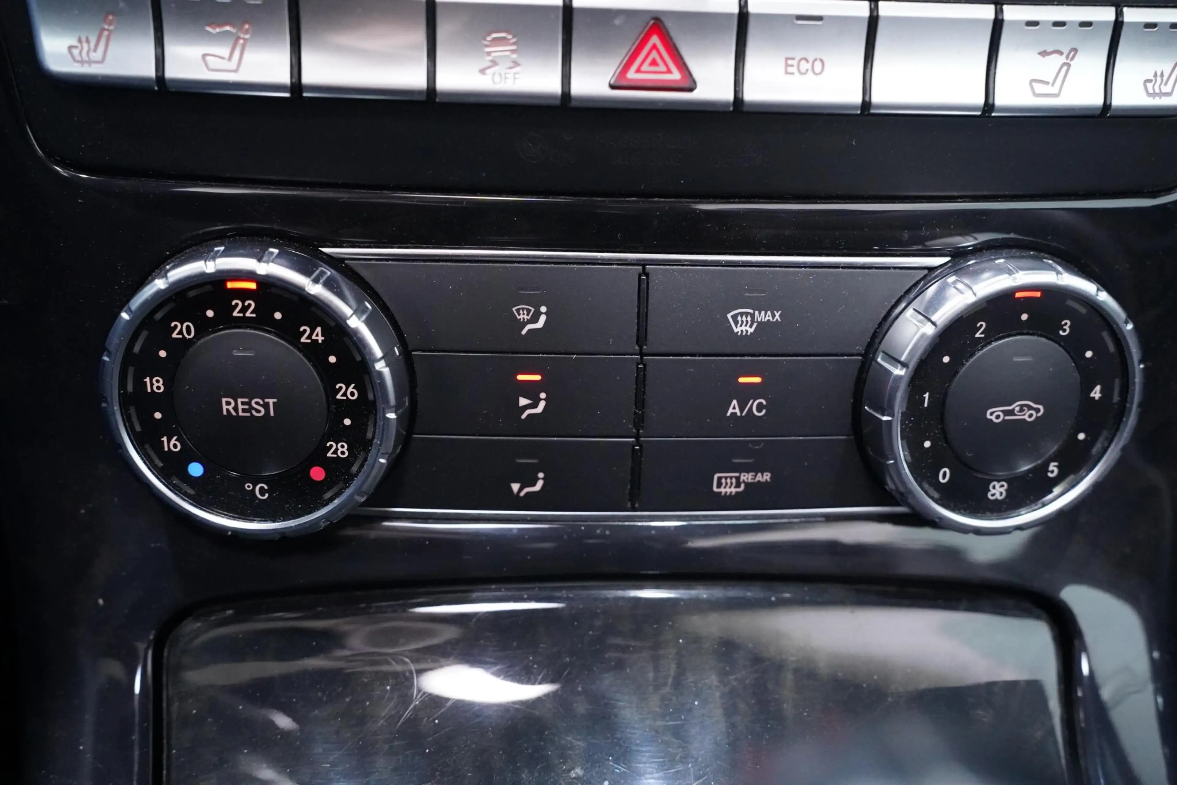 Mercedes-Benz SLK 200 navigatie lederen-bekleding stoelverwarming electr — photo 35