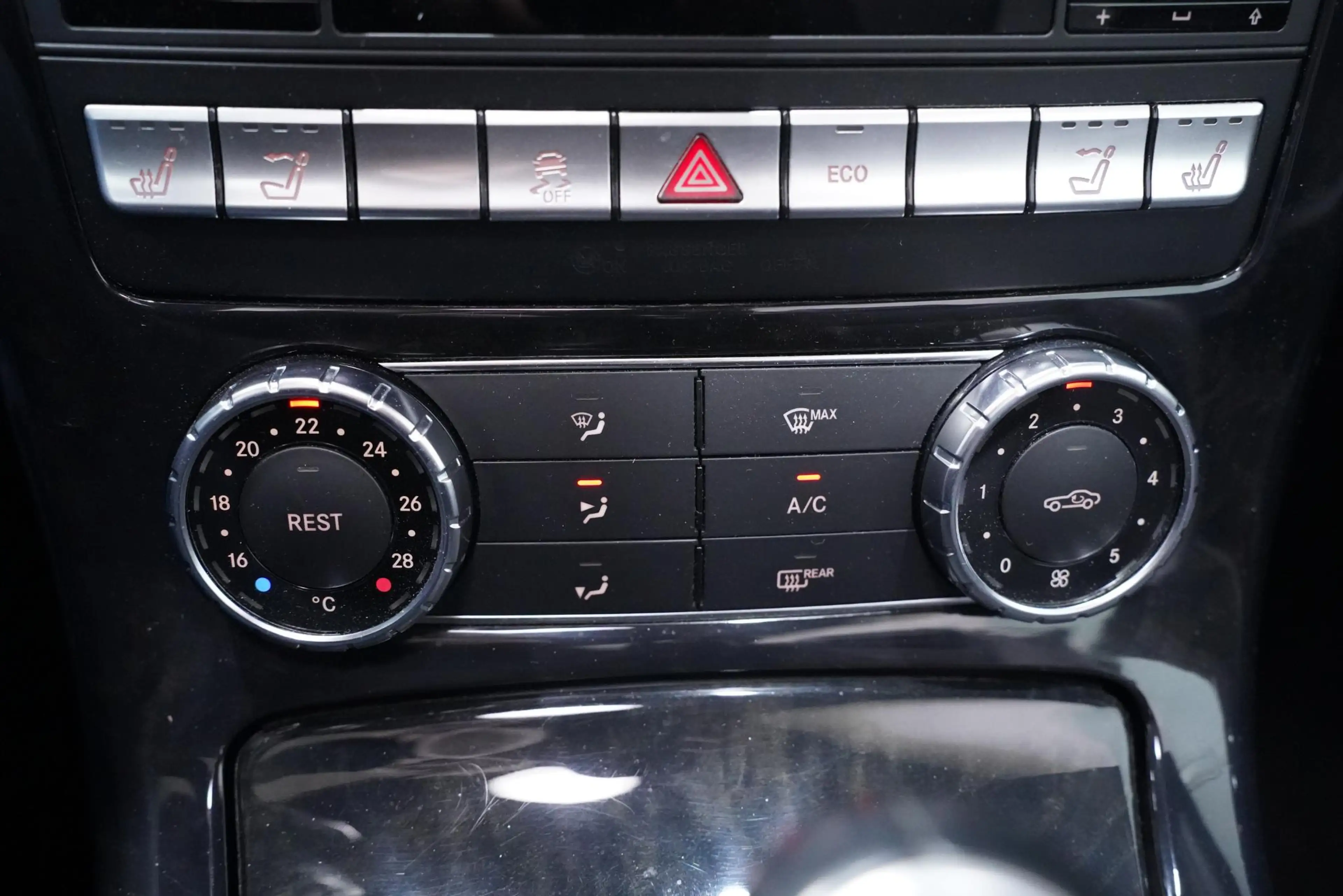 Mercedes-Benz SLK 200 navigatie lederen-bekleding stoelverwarming electr — photo 36