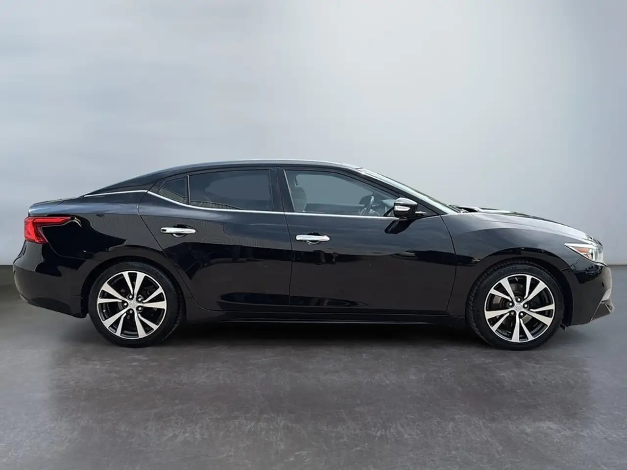 Nissan Maxima photo Nissan Maxima