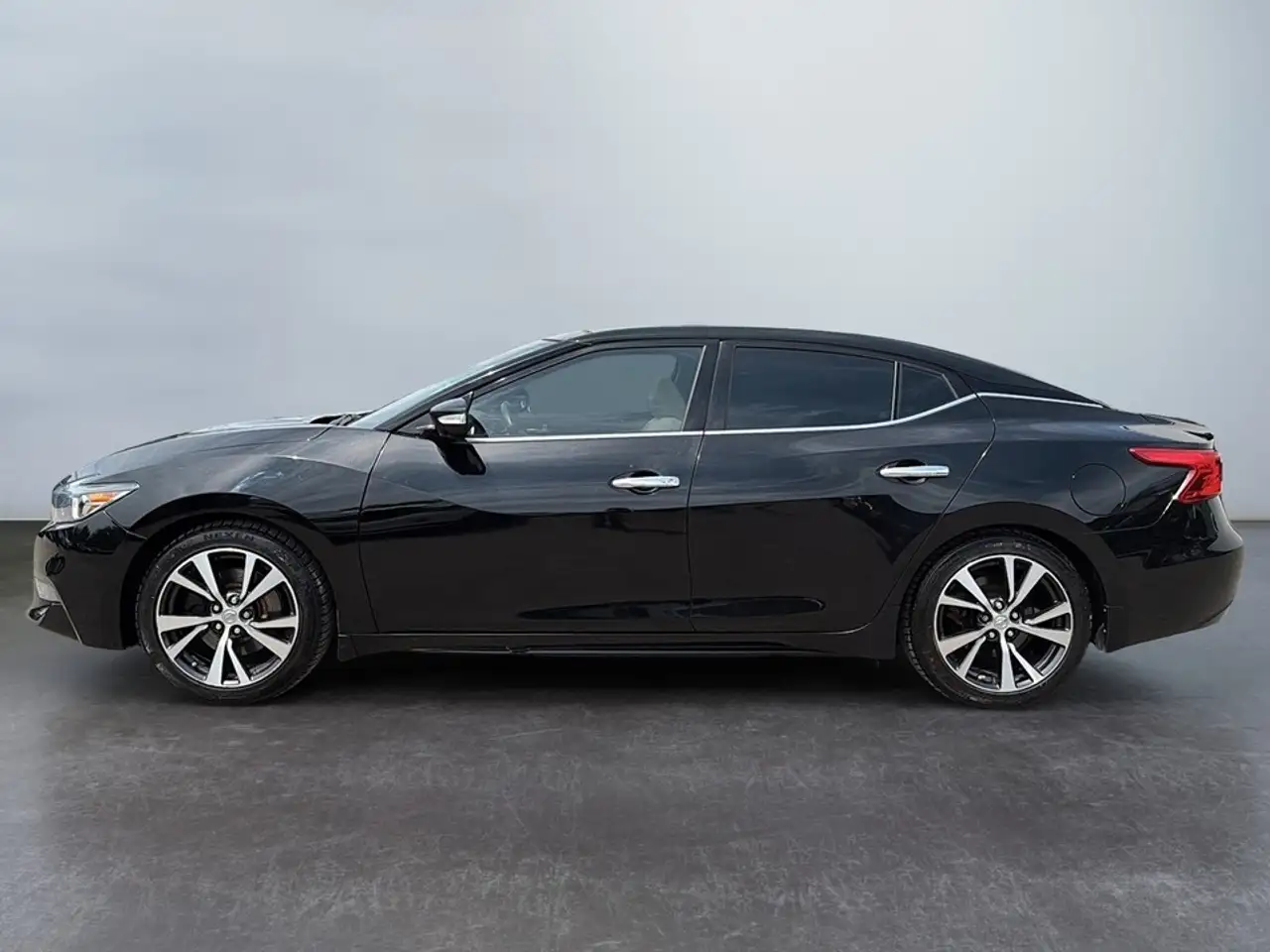 Nissan Maxima photo Nissan Maxima