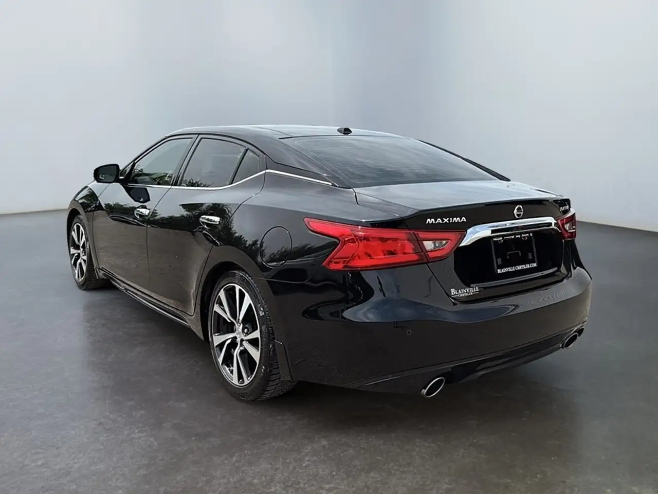 Nissan Maxima photo Nissan Maxima