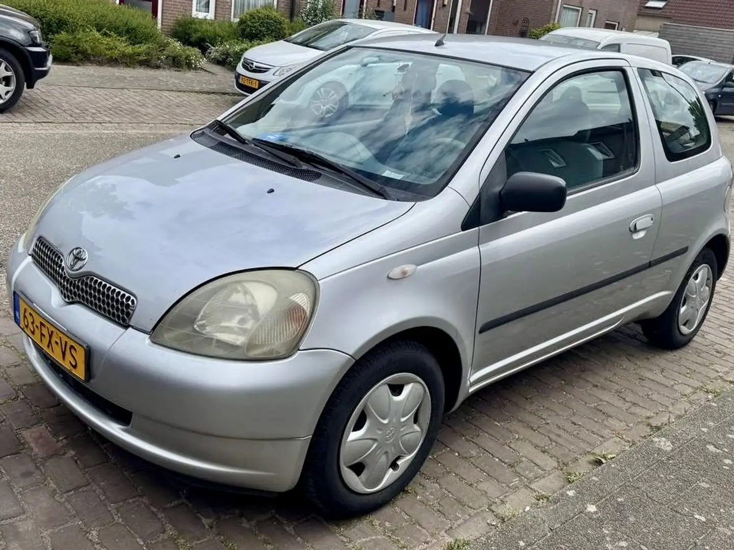 Toyota Yaris 1.3-16V VVT-i Sol Grijs - 2