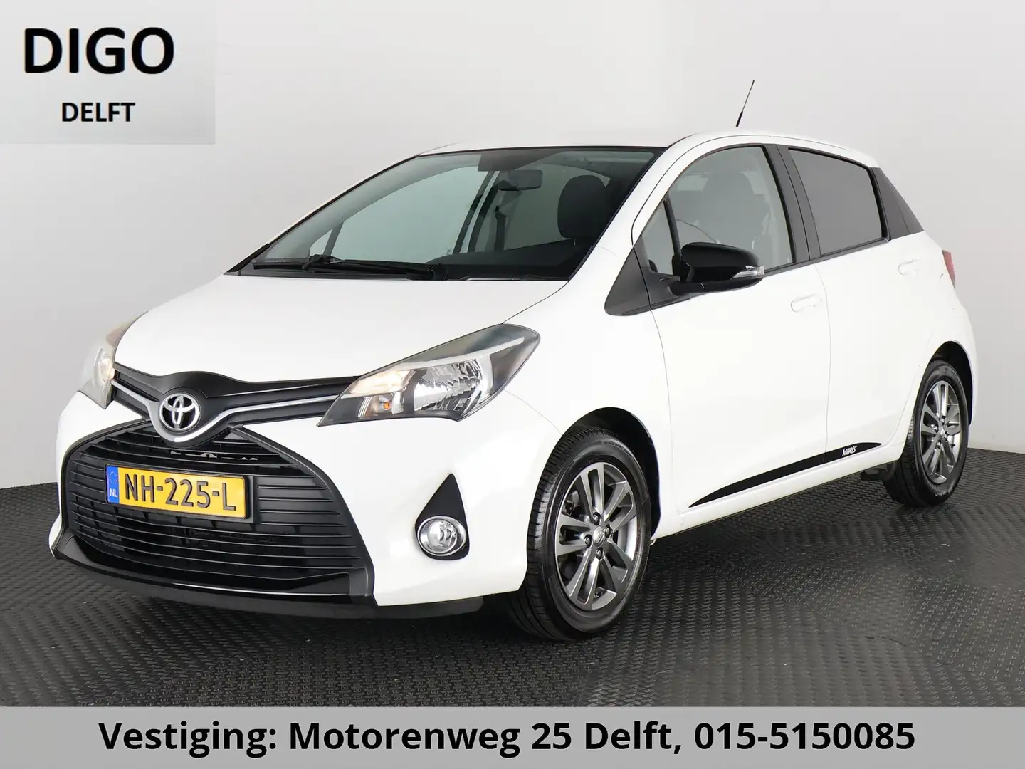 Toyota Yaris 1.0 VVT-i DESIGN COOL & WHITE PACK AIRCO.SPORTVELG Wit - 1