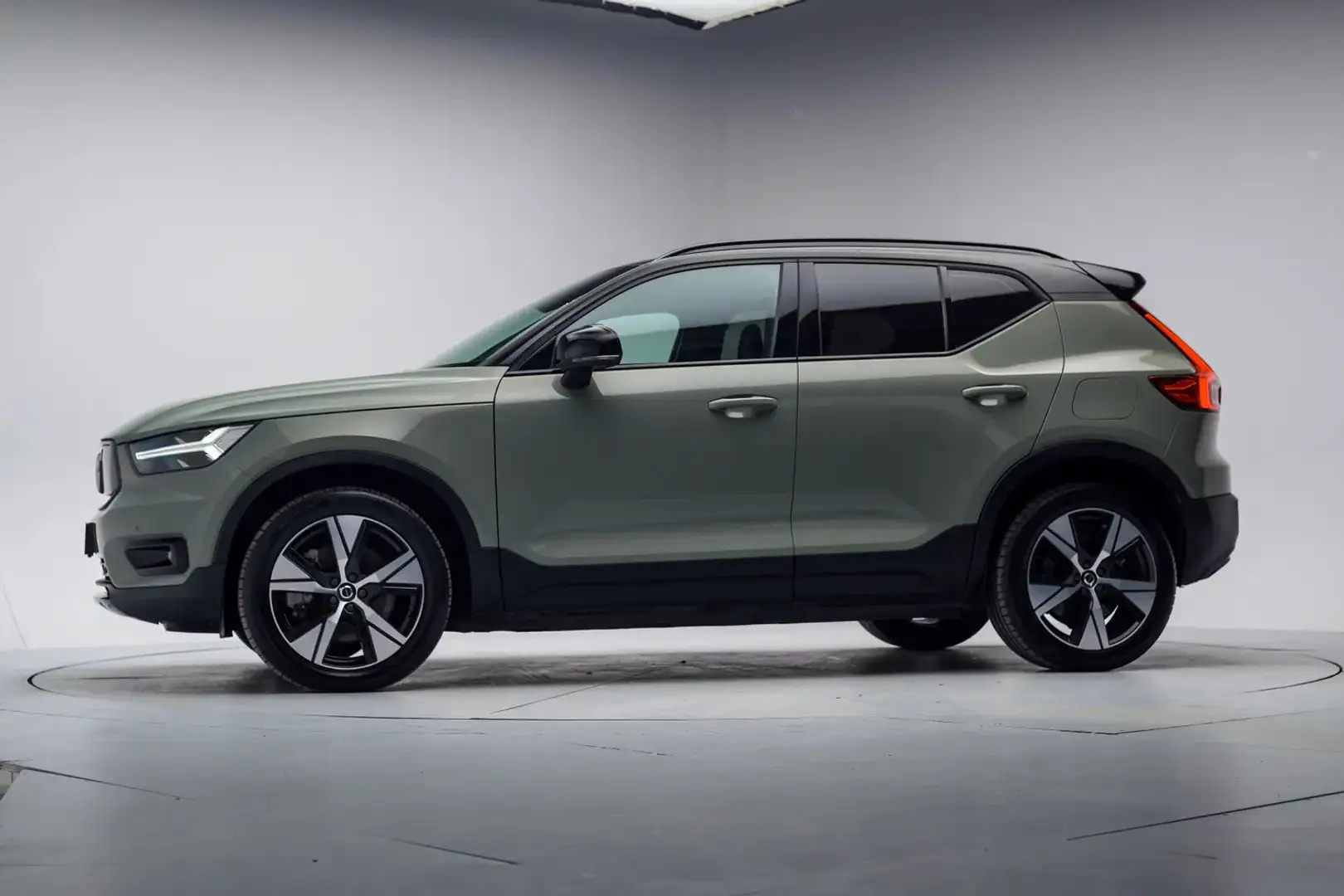 Volvo XC40 P8 Recharge AWD R-Design 78 kWh 3-Fase [ Sagegreen Groen - 2