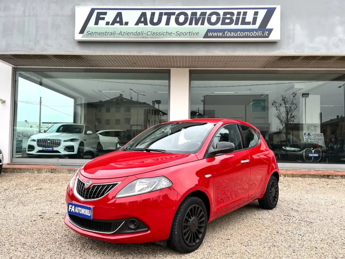 Lancia Ypsilon 1.0 FireFly 5 porte S&S Hybrid Ecochic Silver MHEV Rosso - 1
