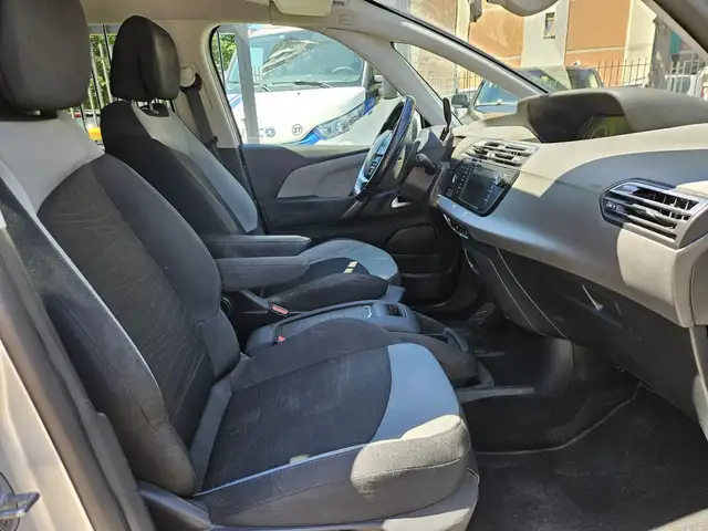 Citroen Grand C4 Picasso view 11