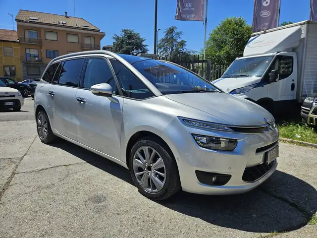 Citroen Grand C4 Picasso view 3
