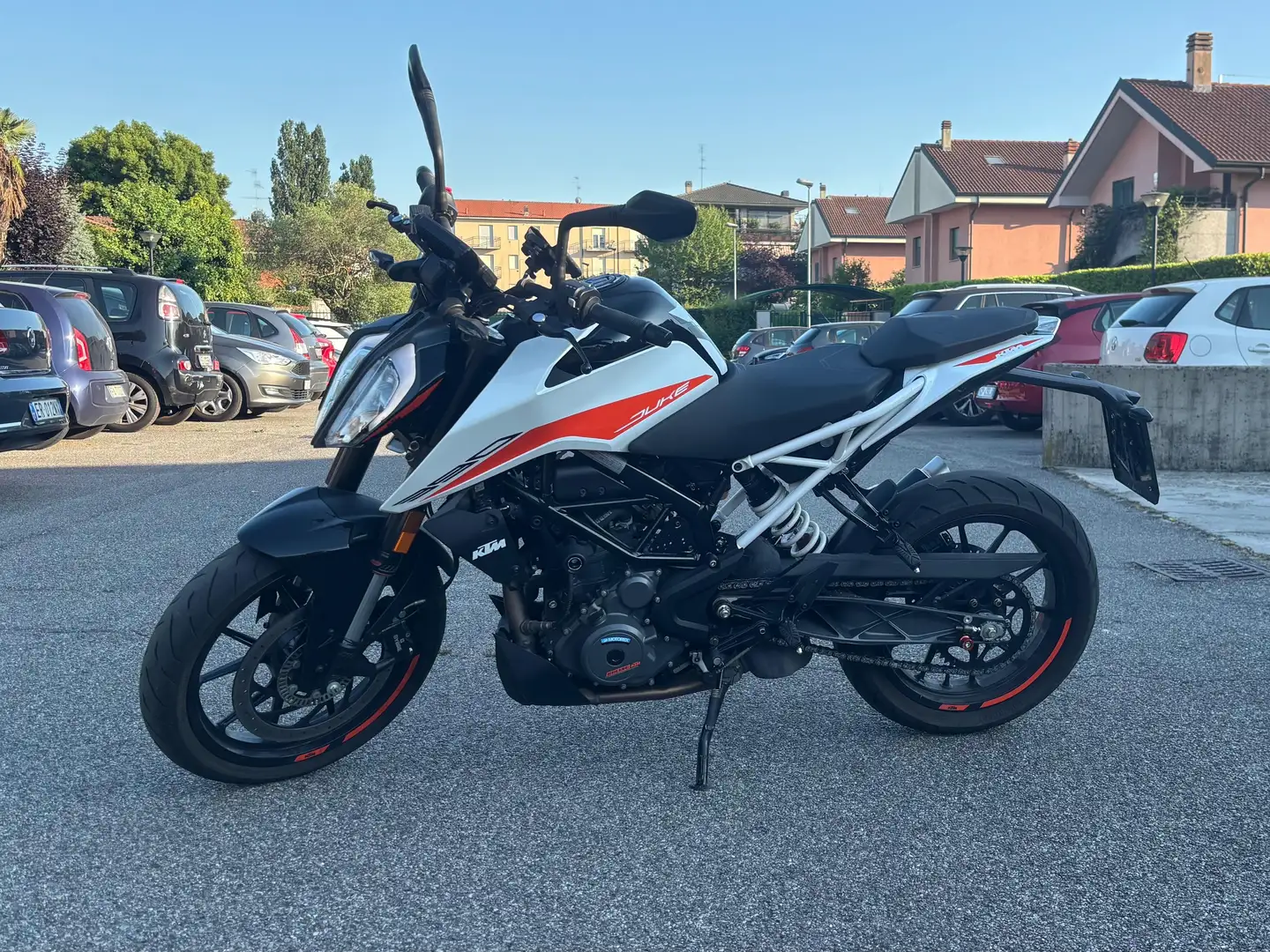 KTM 390 Duke Bílá - 1