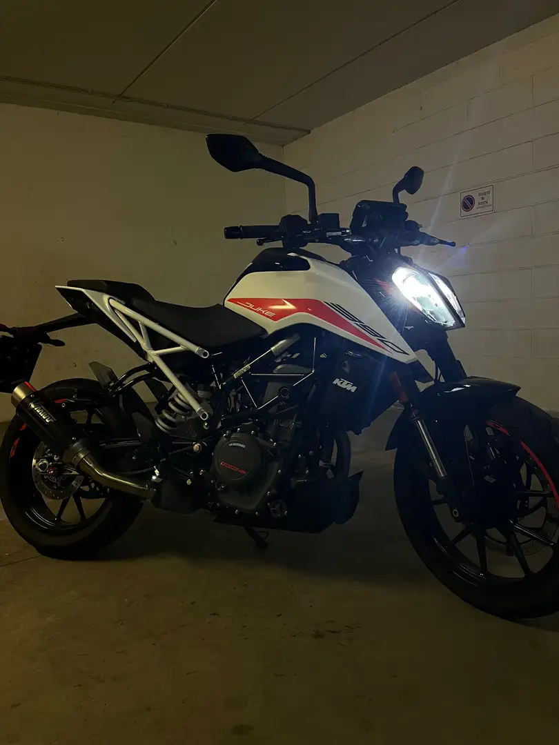 KTM 390 Duke Bílá - 2