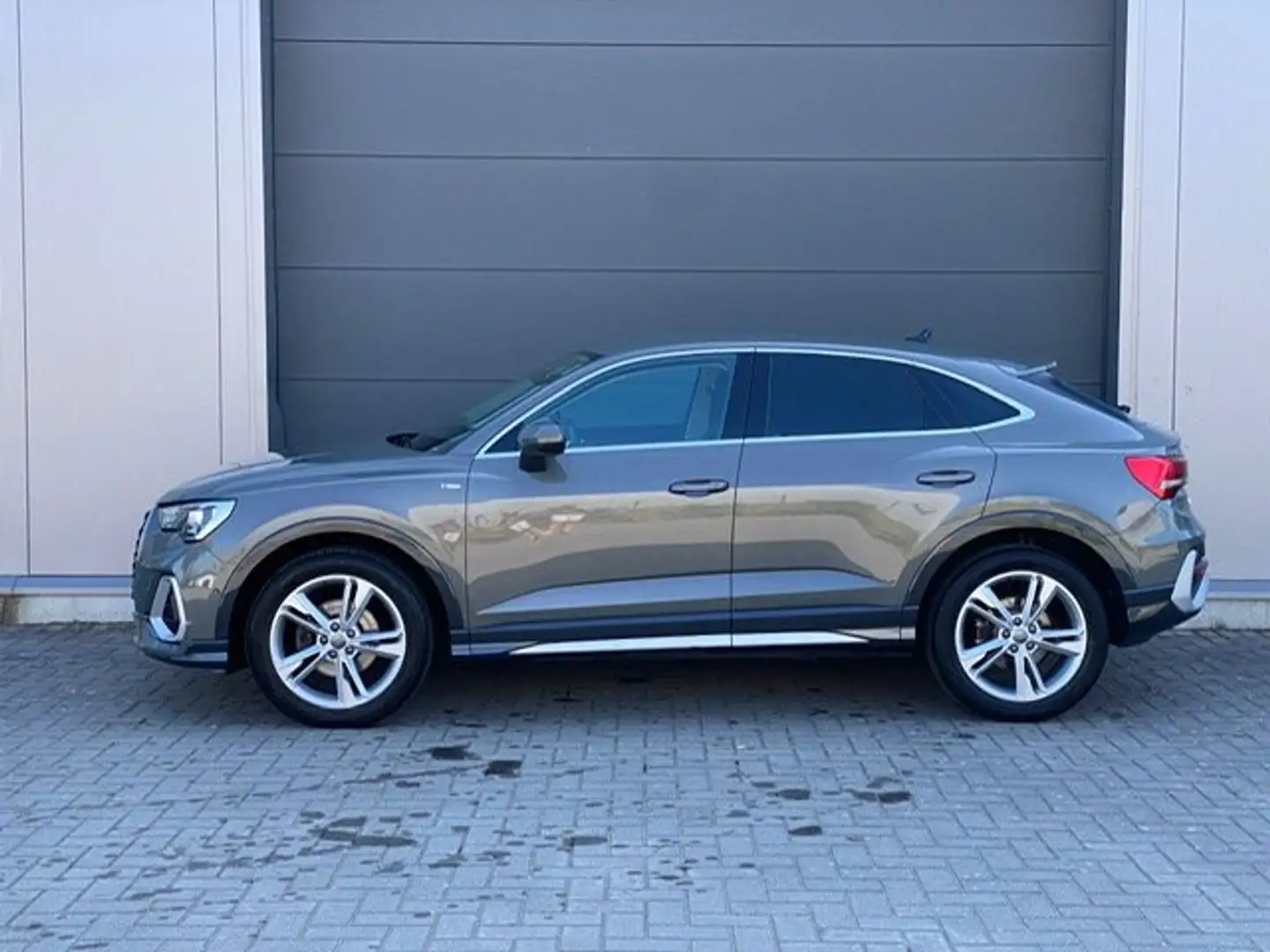 Audi Q3 Sportback 35 TFSI S line tronic Grau - 2