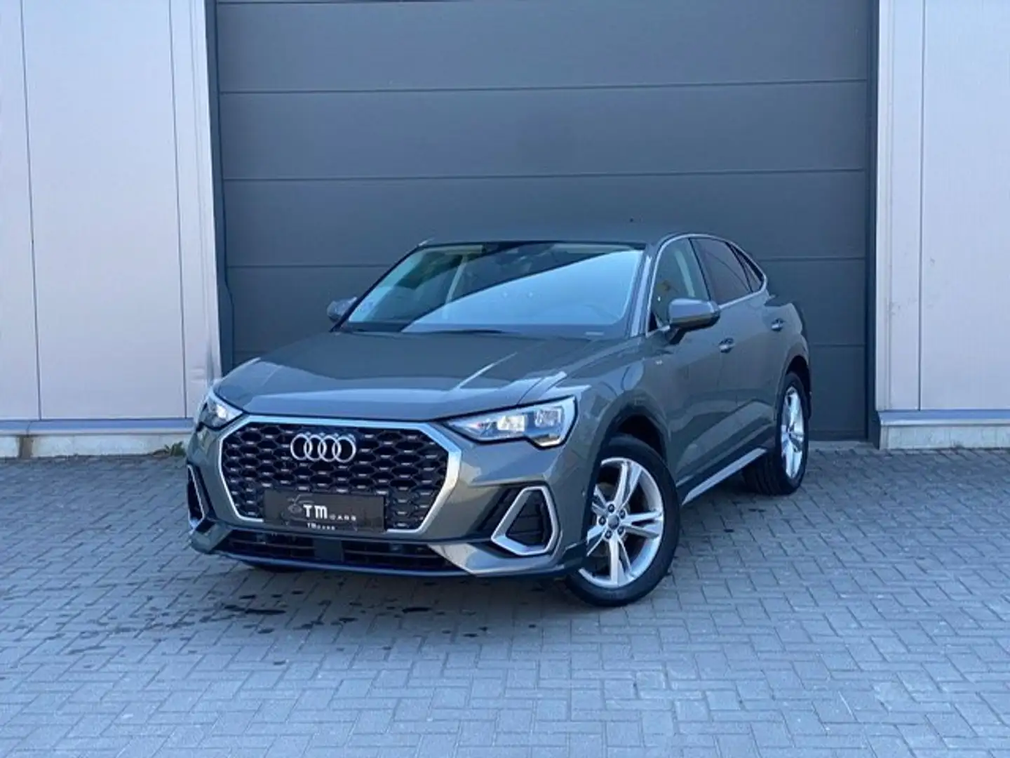 Audi Q3 Sportback 35 TFSI S line tronic Grau - 1