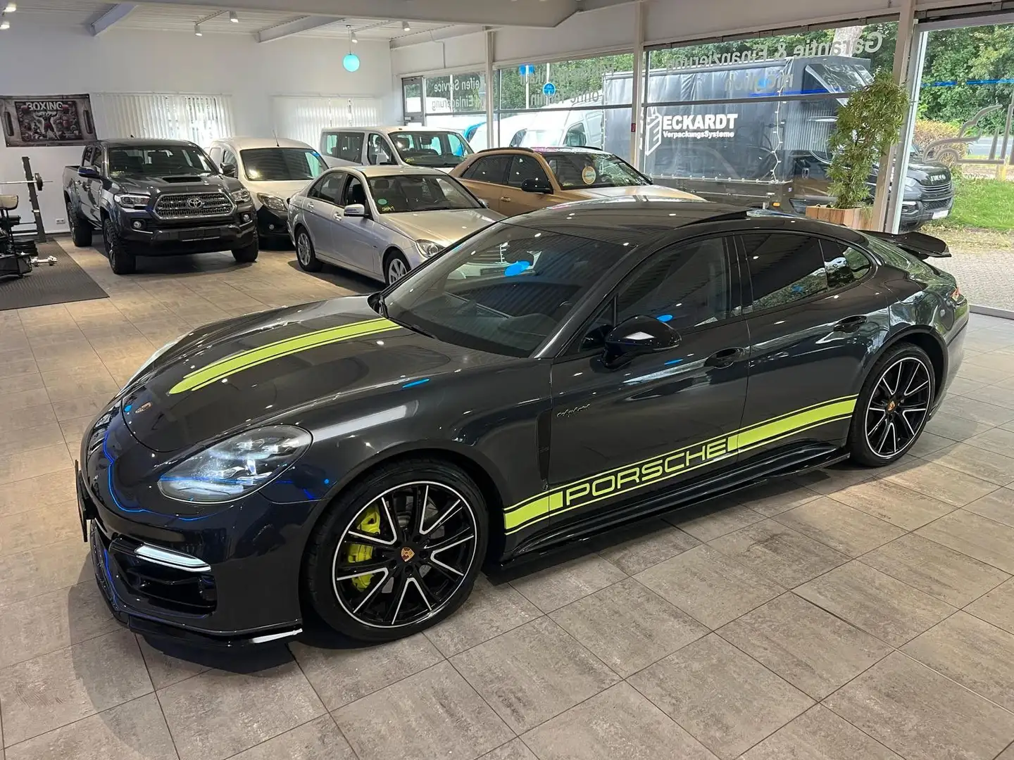 Porsche Panamera 4 E-Hybrid *Sport Design* Noir - 2