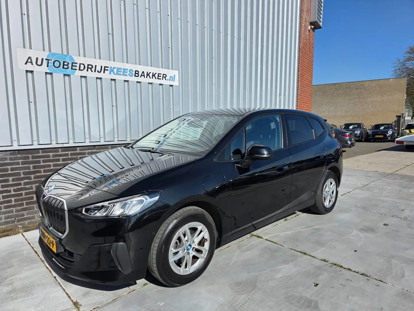BMW 225 2-serie Active Tourer 225e Plug-in Hybride / Elekt Zwart - 2