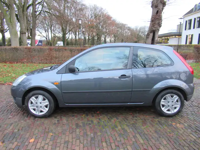 Ford Fiesta view 3