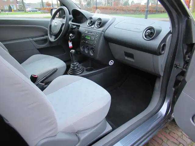 Ford Fiesta view 8