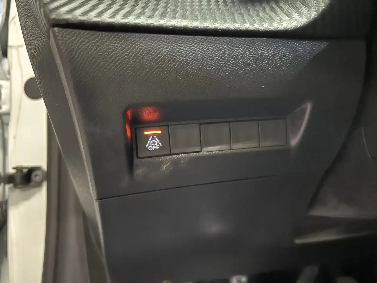 Peugeot 208 208 — photo 36