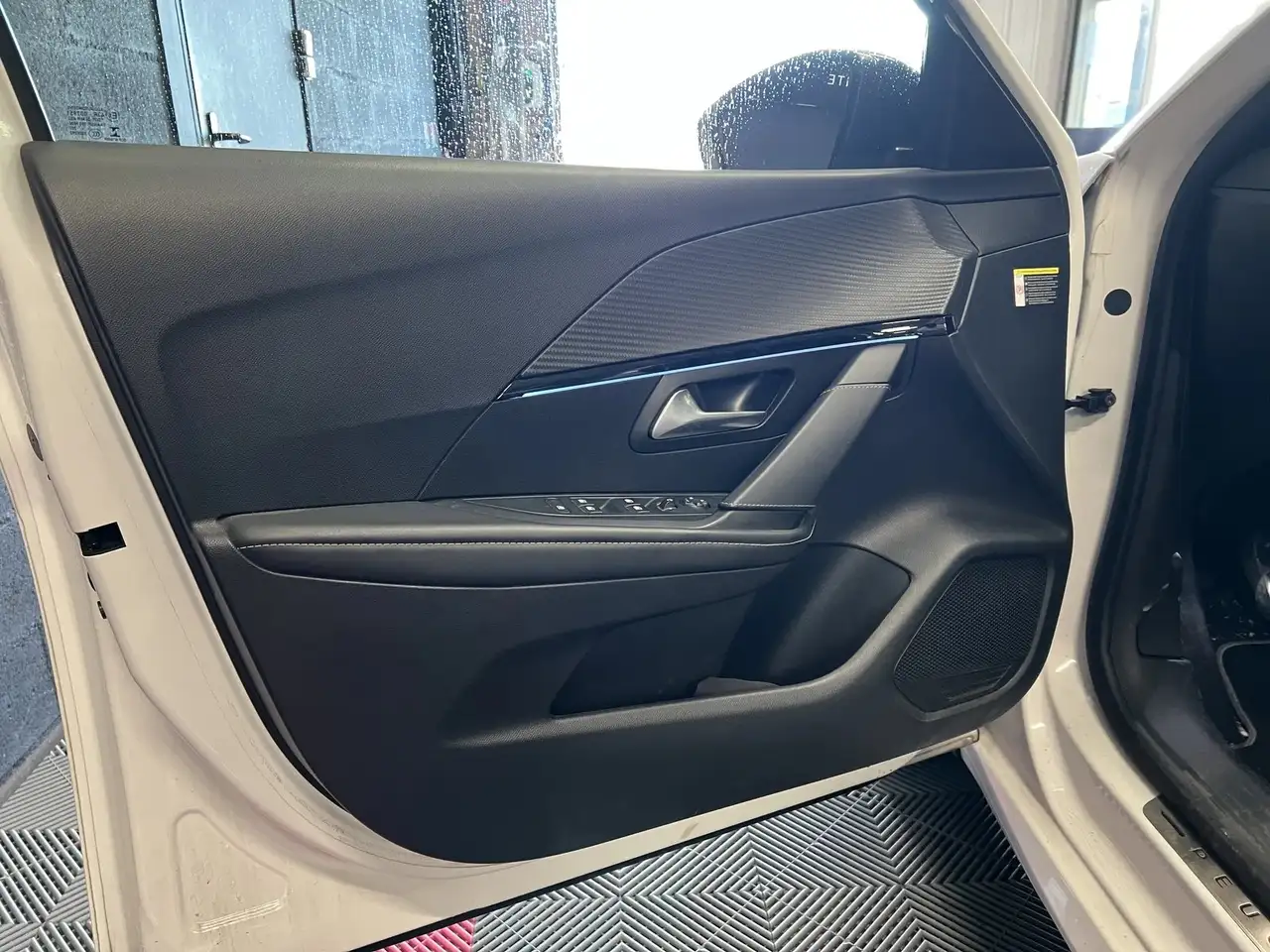 Peugeot 208 208 — photo 37
