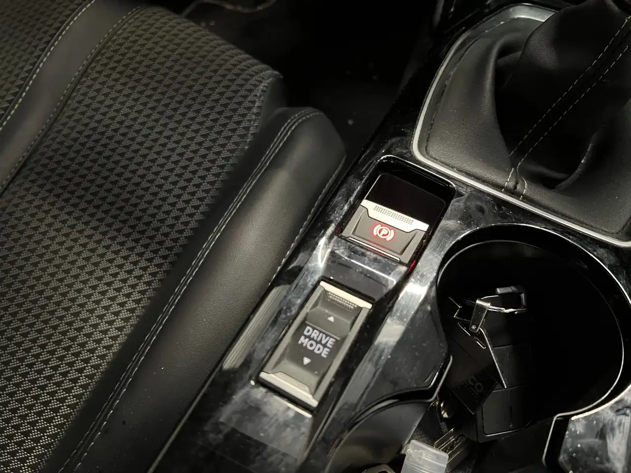 Peugeot 208 208 — photo 23