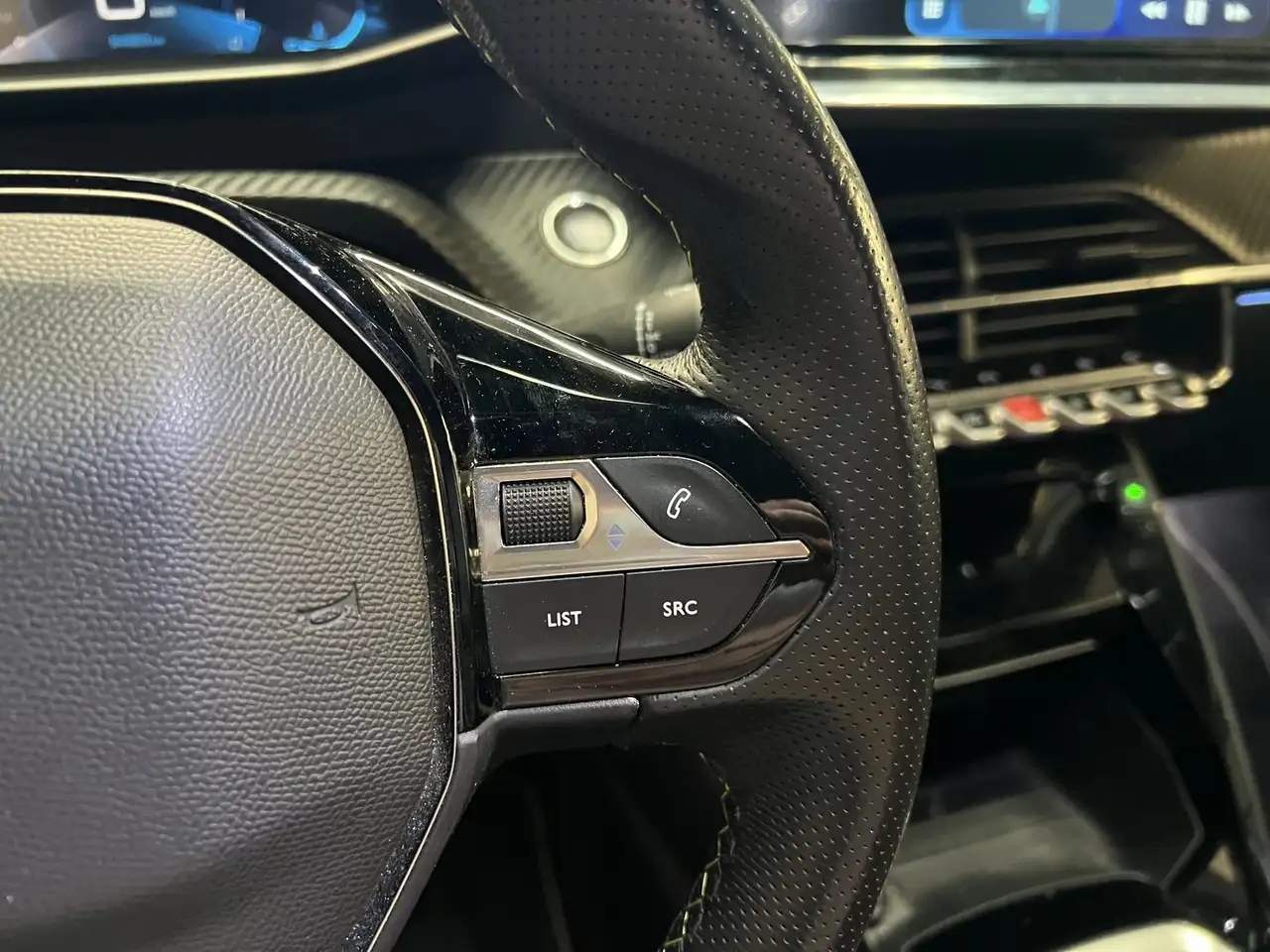 Peugeot 208 208 — photo 31