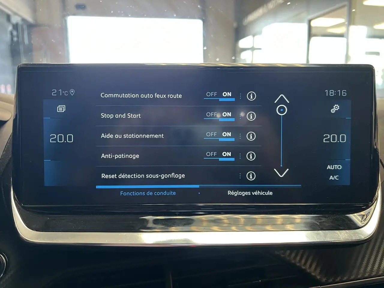 Peugeot 208 208 — photo 27
