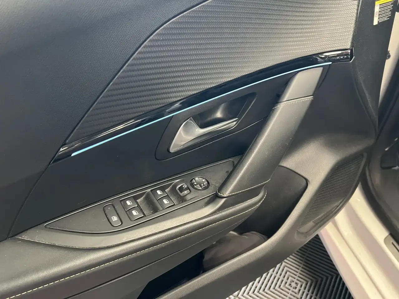 Peugeot 208 208 — photo 38