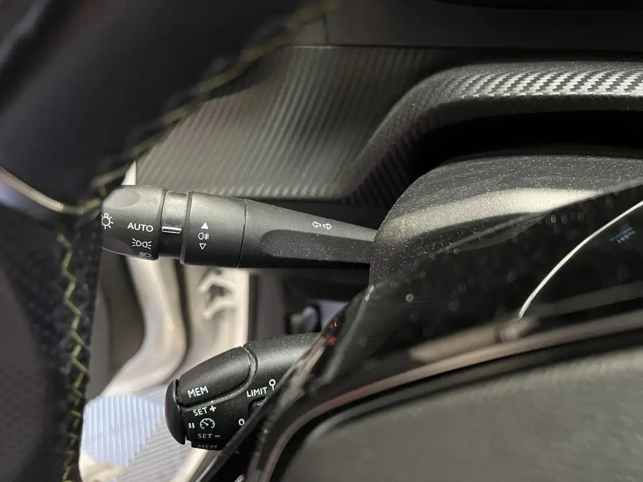 Peugeot 208 208 — photo 35