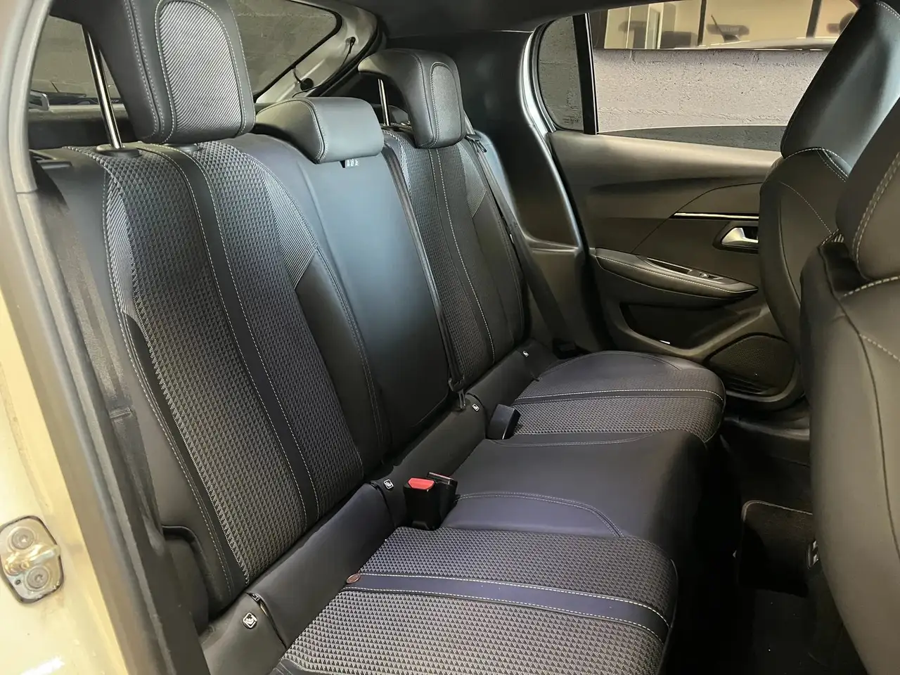 Peugeot 208 208 — photo 17