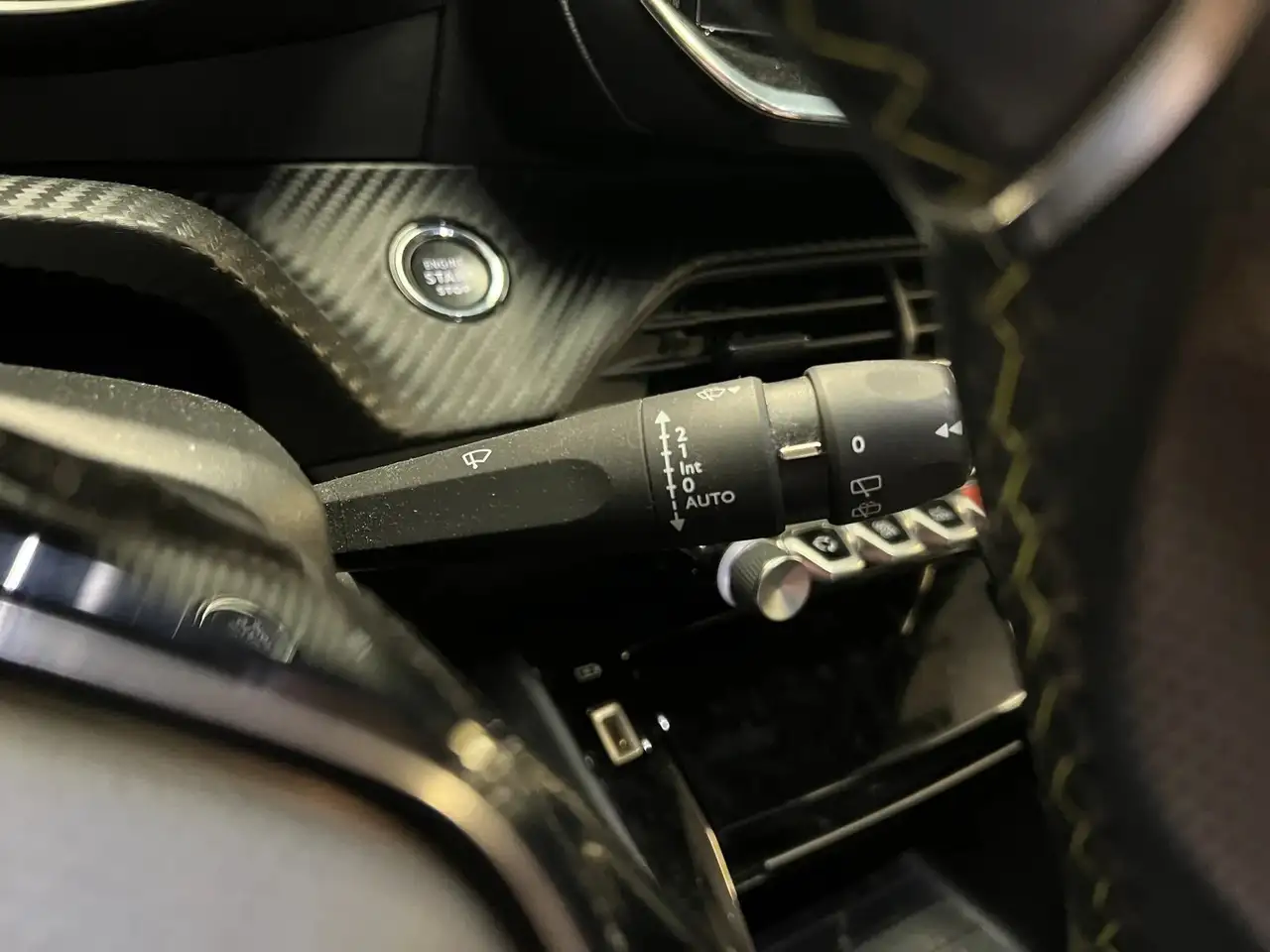 Peugeot 208 208 — photo 32