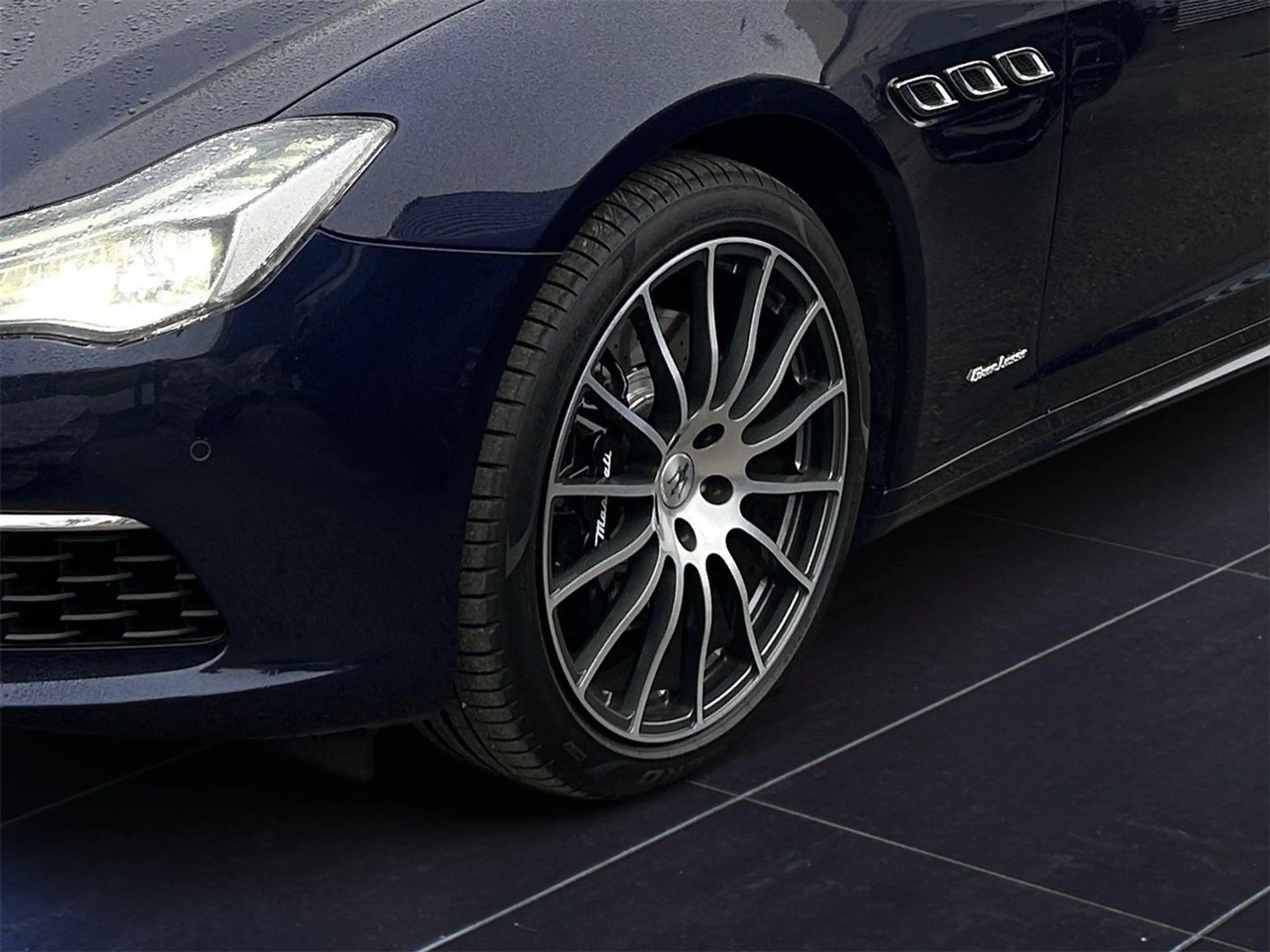 Maserati Quattroporte GranLusso S Q4 — photo 4