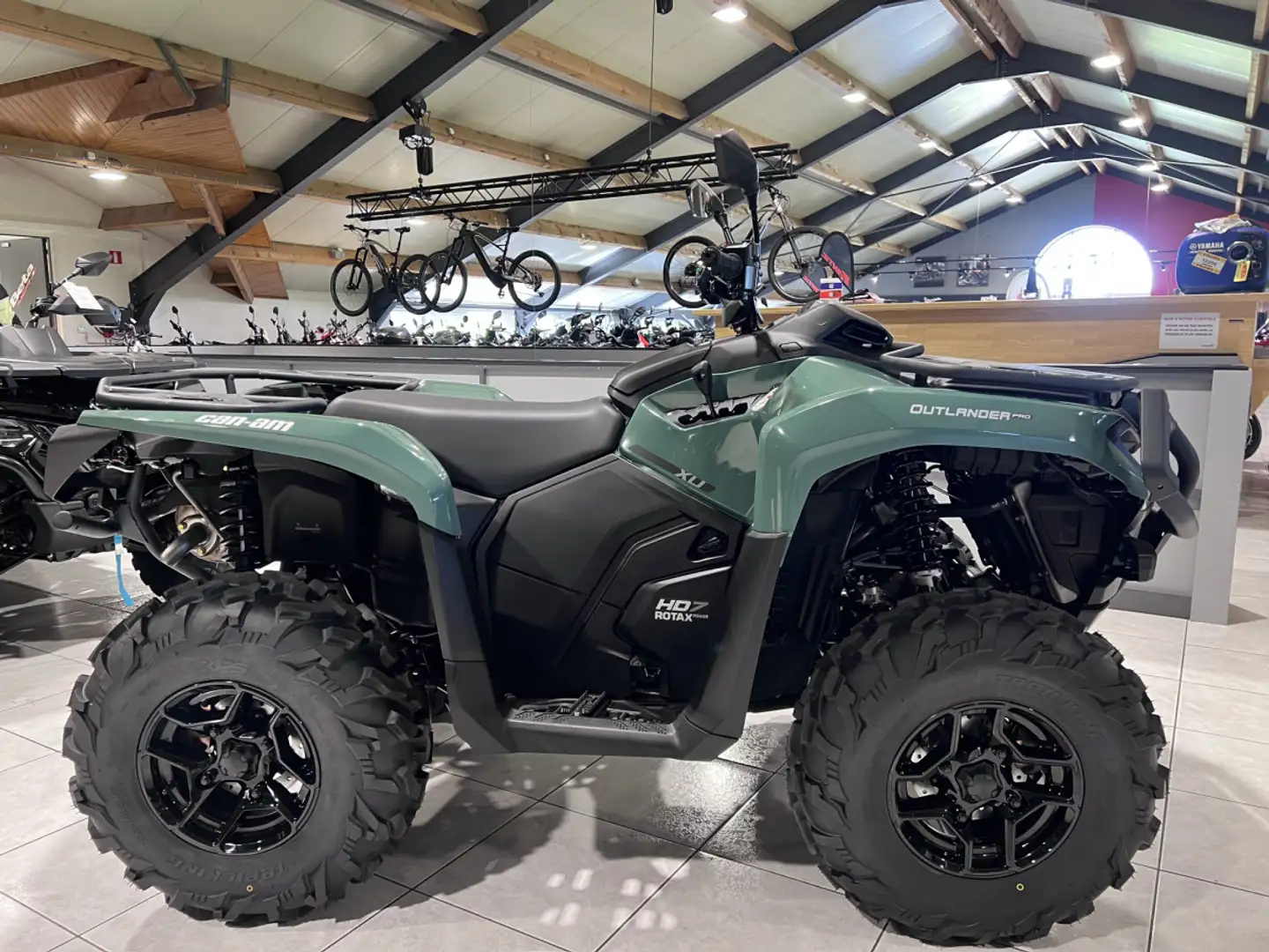 Can-Am Outlander Pro XU T HD7 ABS  T3B  + 60 km/h Zöld - 1