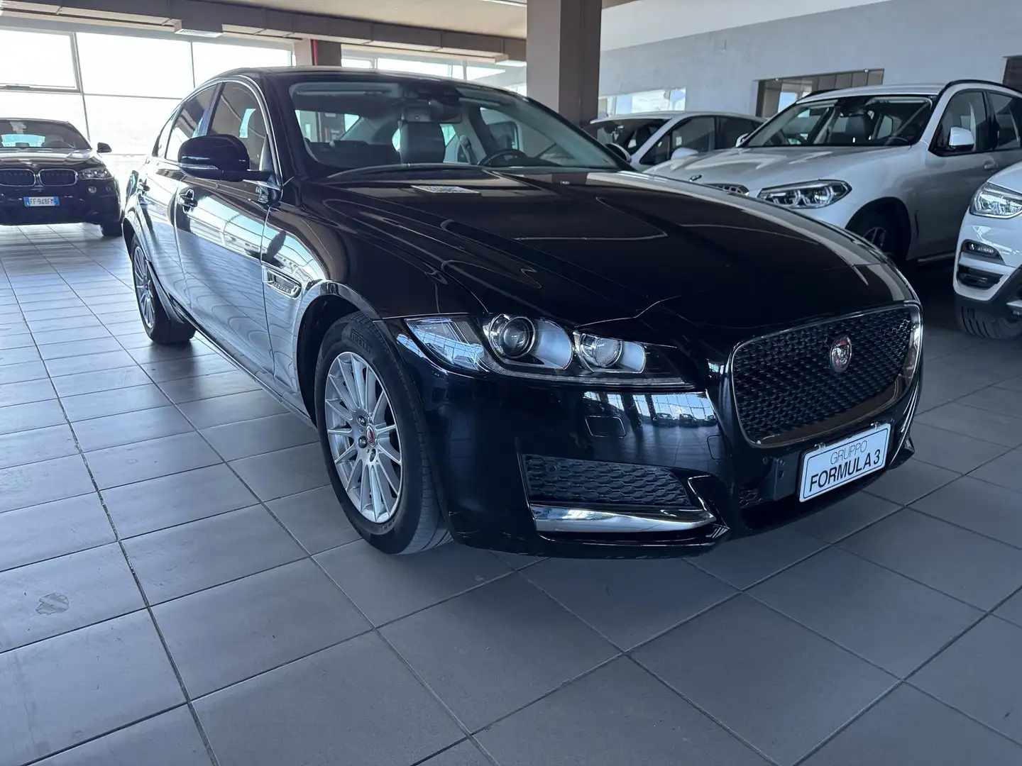 Jaguar XF 2.0 D 180 CV aut. Prestige Nero - 2